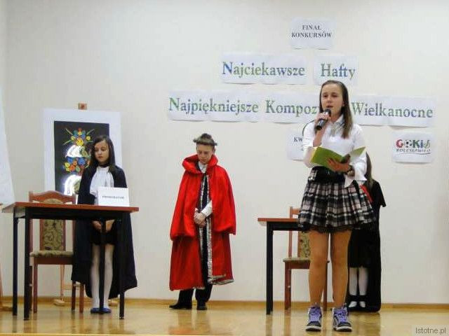 Występ uczniów z SP w Trzebieniu i z SP w Dąbrowie Bolesławieckiej