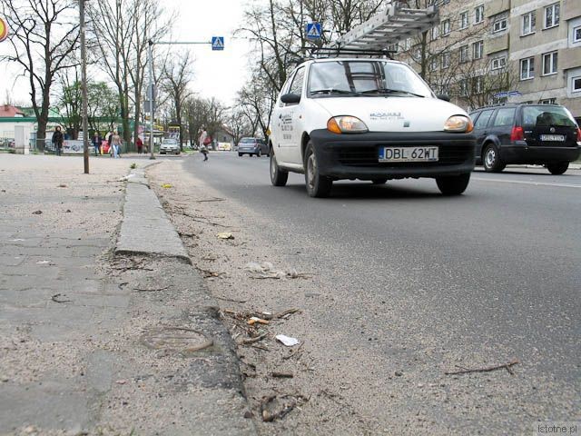 Piach na ulicy Chrobrego, przy Biedronce