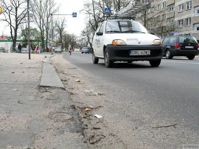 Piach na ulicy Chrobrego, przy Biedronce