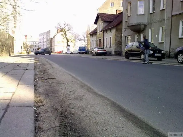 Na ulicy Gdańskiej już nie tylko piach jest, ale i ziemia, na której mogą zacząć rosnąć rośliny