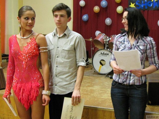 Para taneczna Magda i Bartek oraz Magdalena Malińska, nauczycielka I LO