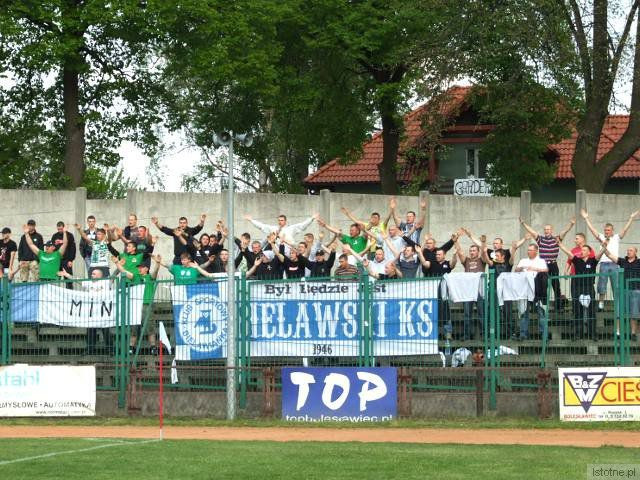 Drużynę gości dopingowało kilkudziesięciu fanów