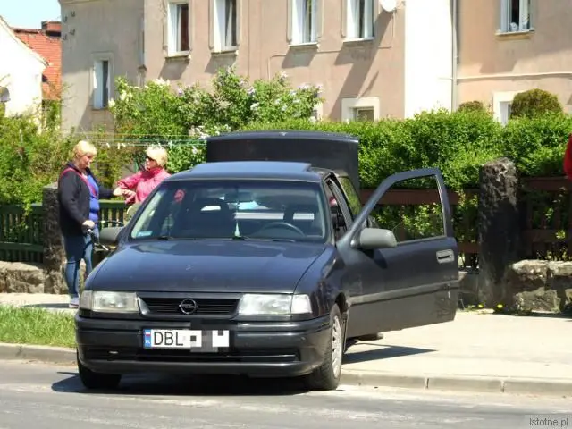 Opel Vectra jechał ulicą Spokojną