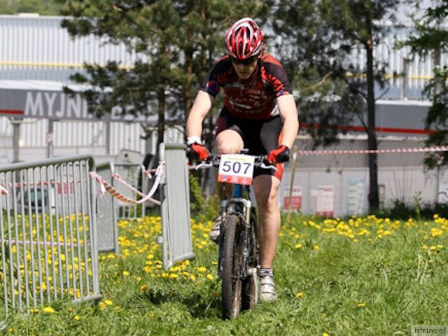 Tuż przed metą zawodnik grupy Cyklosport Mateusz Fuchs