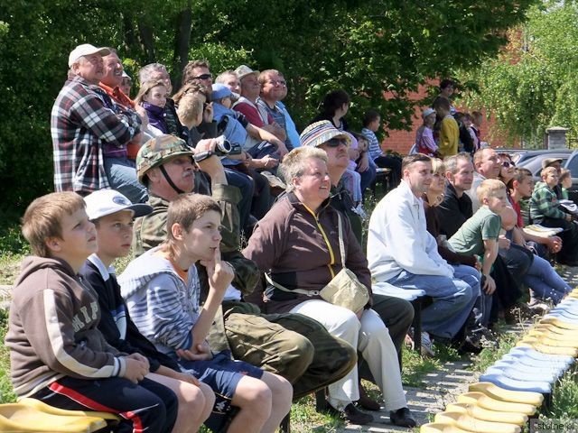 Publiczność na pokazie walk samolotów