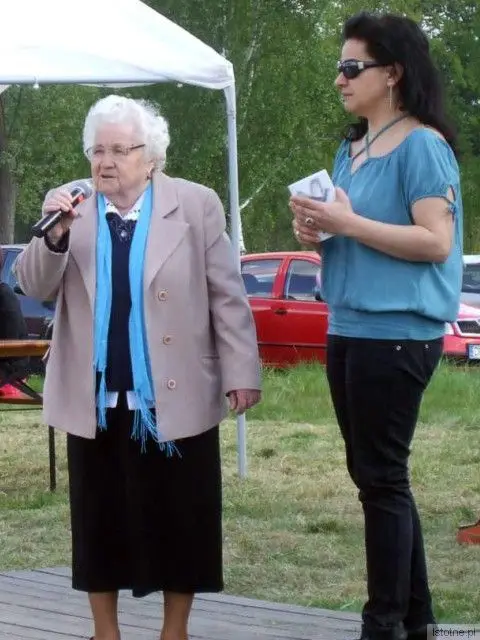 Poetka Wanda Surowiecka (po lewej) i Beata Widera z GOKiS-u