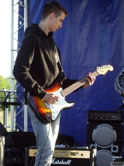 Gitarzysta zespołu Holy Flame