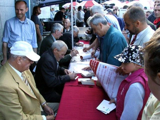 Ryszard Tomczyk i mistrzowie boksu rozdawali autografy