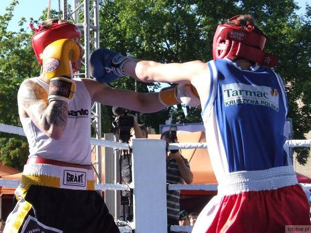 Pokazowa walka bokserów