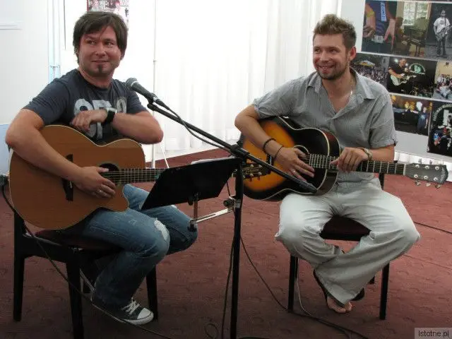 Wernisaż ekspozycji uświetnił występ dwóch znakomitych gitarzystów: Jacka Jagusia i Bartka Miarki