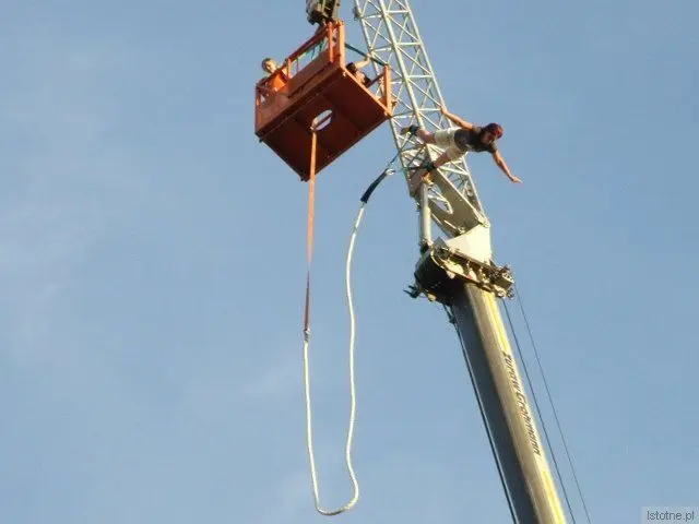 Dużą popularnością cieszyły się skoki na bungee