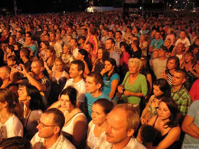 Publiczność na koncercie zespołu Sumptuastic