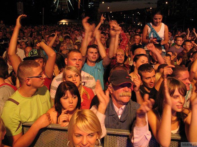 Publiczność na koncercie zespołu Sumptuastic