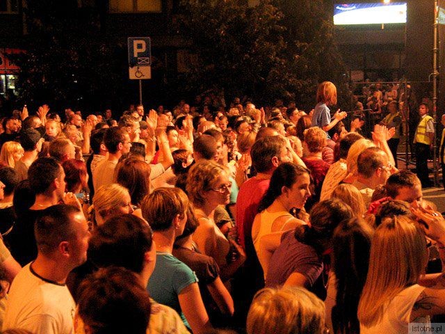 Publiczność na koncercie Ani Dąbrowskiej