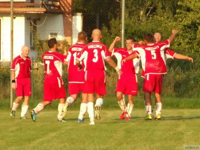 Piłkarze Leśnika Osiecznica pokonali u siebie BKS Bobrzanie 3:0