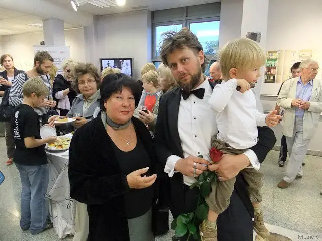 Krystyna Gay-Kutschenreiter i Mateusz Grobelny z synkiem Rochem