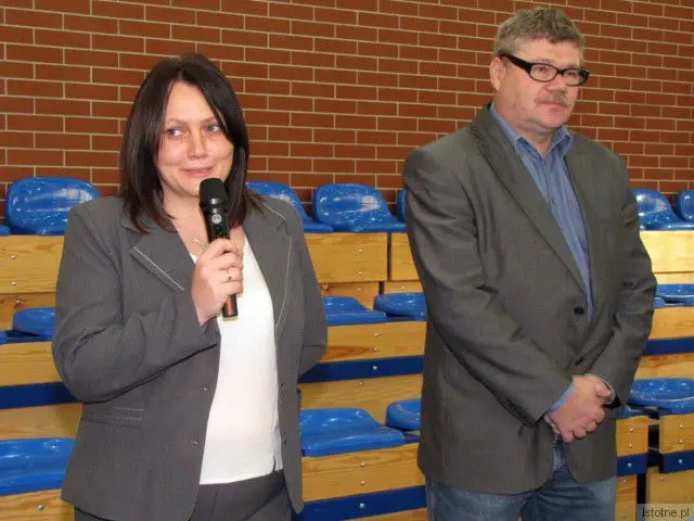 Turniej otworzyli: wiceprezydent Bolesławca Iwona Mandżuk-Dudek i szef bolesławieckiej straży pożarnej Grzegorz Kocon