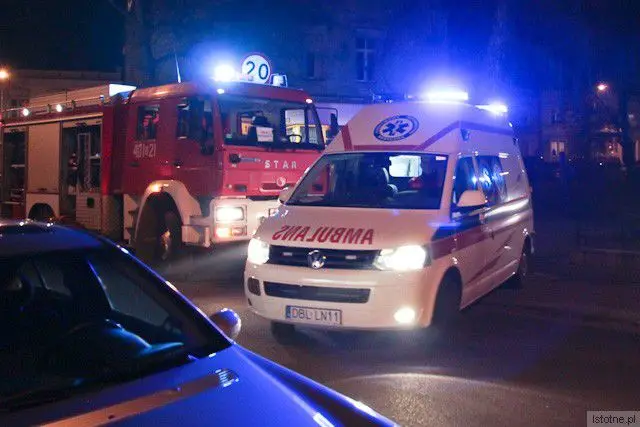 Na miejscu były dwa wozy straży pożarnej i karetka