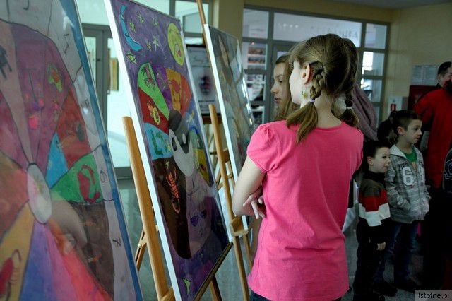 "Gwiazdozbiór" - prace plastyczne wykonane na zajęciach w BOK-MCC podczas ferii