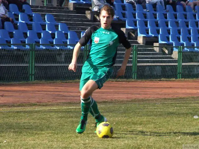 Przy piłce Radosław Powroźnik