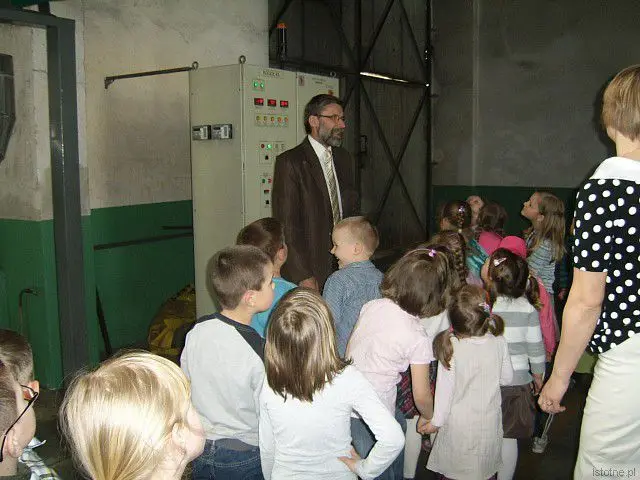 Przedszkolaki zwiedzają bolesławiecką ciepłownię