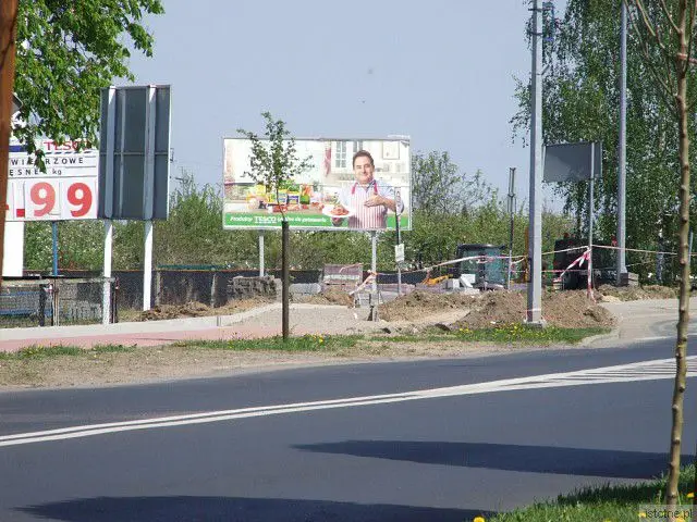 Niewybuch znaleziono w czasie prac ziemnych obok stacji paliw Tesco
