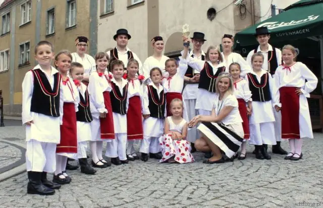 Zespół Pieśni i Tańca Bolesławiec prowadzony przez instruktorkę BOK-MCC Agnieszkę Podłaszczyk w chorwackich strojach
