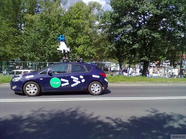 Samochód Google Street View na ul. Jeleniogórskiej w Bolesławcu