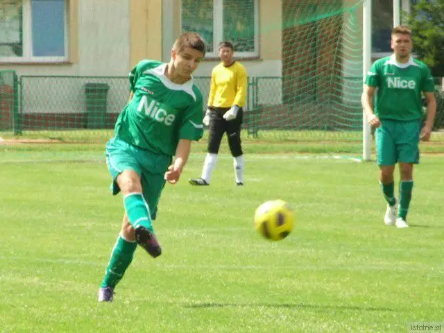 Przy piłce Eryk Kliwak