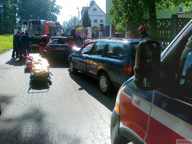 Ford Mondeo uderzył w tył BMW