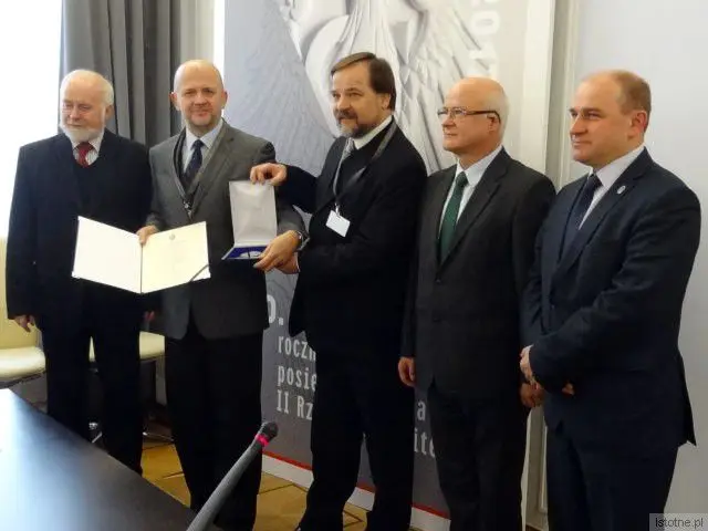 Drugi z lewej: Kornel Filipowicz; w środku: Tadeusz Kupczak