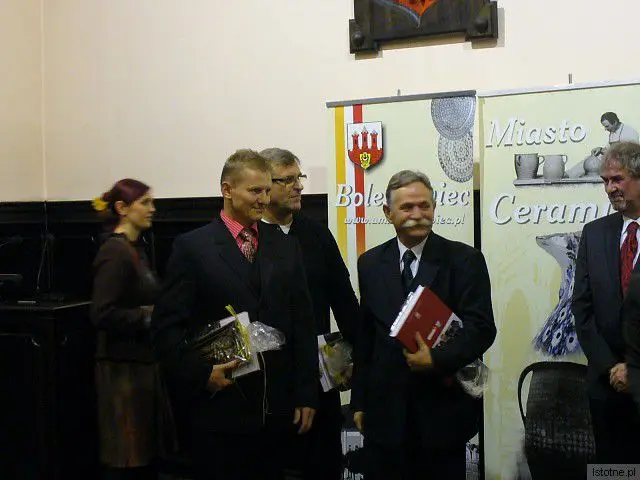 Przedstawiciele Bolesławieckiego Stowarzyszenia Kolekcjonerów i Miłośników Historii Miasta (od lewej) Andrzej Kaziuk, Henryk Lewicki i Jan Leon Stasiak