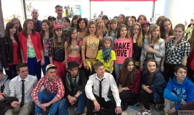 Uczestnicy flashmob w Bolesławiec City Center
