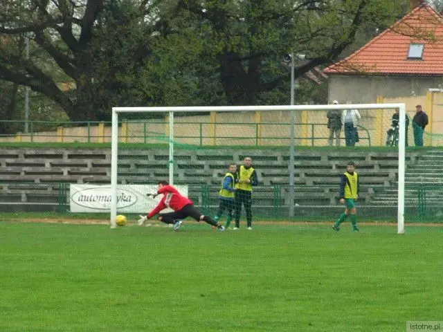 W 51 minucie Manuel Kowalski obronił rzut karny