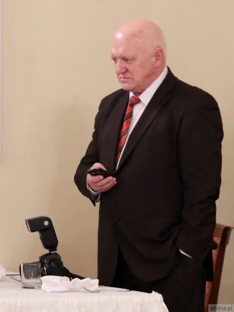 Co sprawia, że Kazimierz Marczewski krytykuje władze i mieszkańców gminy Nowogrodziec?