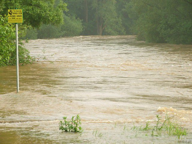 Rzeka Bóbr. 4 czerwca, godzina 18:00.