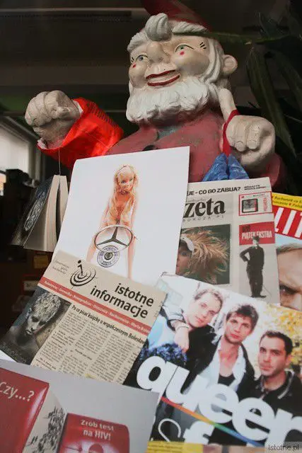 Krasnal z powieści „Joachim” na wystawie w księgarni Agora w Bolesławcu