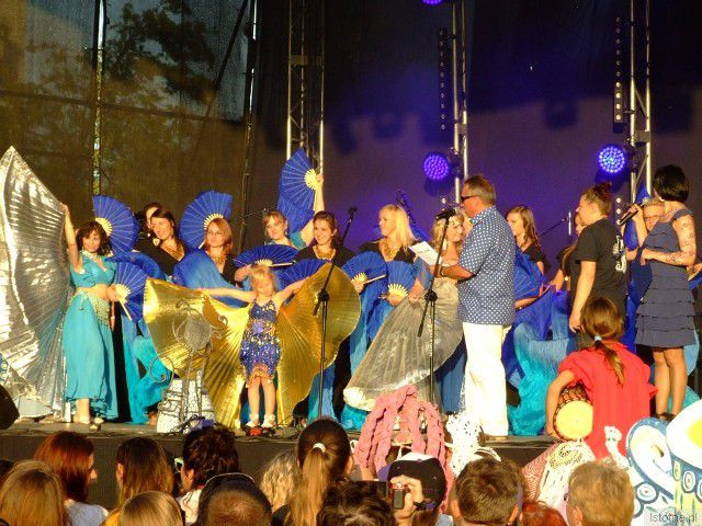 Trzecie miejsce grupowe Szkoła Tańca Orientalnego BOK-MCC