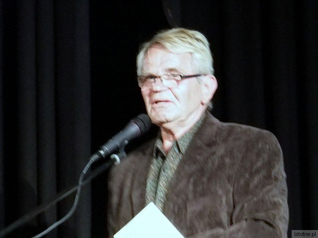 Jerzy Janeczek recytuje wiersz autorstwa Henryka Baranowskiego