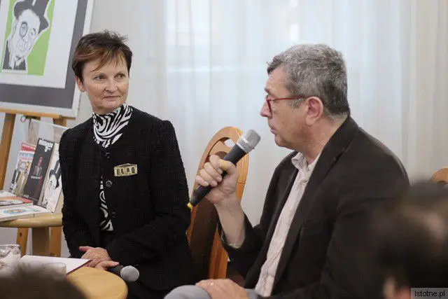 Halina Majewska (Miejska Biblioteka Publiczna w Bolesławcu) i Grzegorz Miecugow (TVN24)