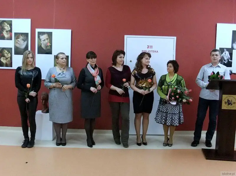 Od lewej: Alicja Mojsa, Róża Urbanik, Maria Walczewska, Katarzyna Sas, Alicja Kowal, Bożena Gałan i Mirosław Putyra
