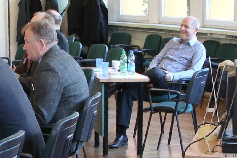 Robert Tomczyk na sesji rady powiatu bolesławieckiego