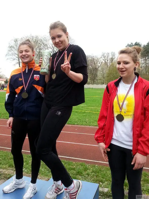 Pierwsza z lewej: Eryka Baran, w środku: Monika Sandak