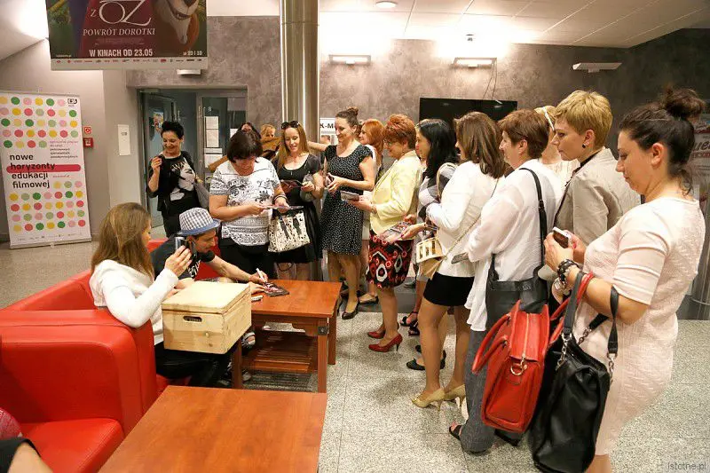 Janusz Radek chwalił nasze miasto, organizatorów koncertu, świetnie wyposażoną salę i profesjonalny sprzęt. Po koncercie rozdawał autografy i rozmawiał z publicznością