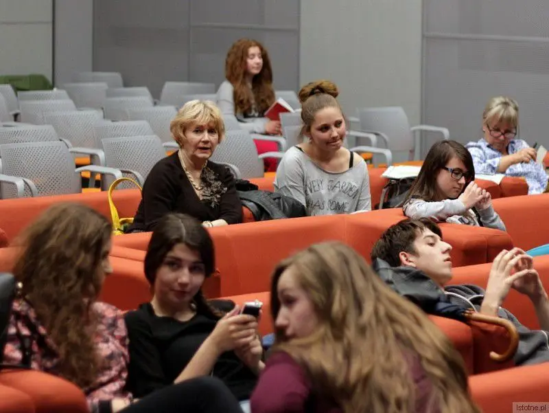 Na warsztaty teatralne w Orle chodzi 30 osób w różnym wieku, wszyscy razem wspaniale się bawią