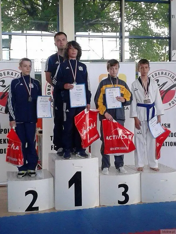 Drugi z prawej: Jakub Owczarek
