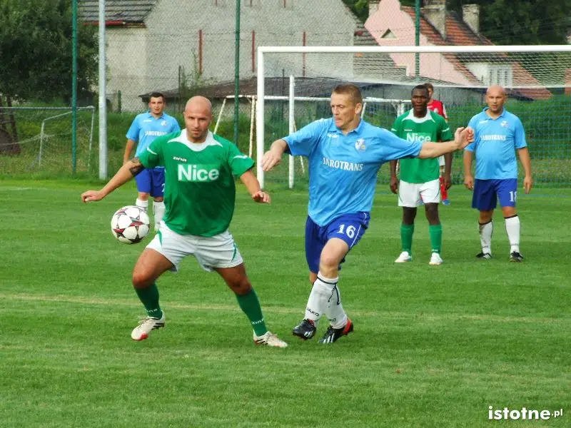 Piłkarze BKS Bolesławiec i GKS Raciborowice