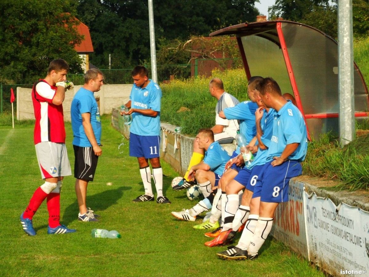 Piłkarze BKS Bolesławiec i GKS Raciborowice