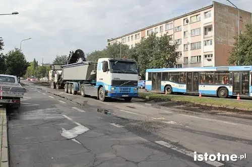 Asfalt z ul. Moniuszki na polepszenie dróg