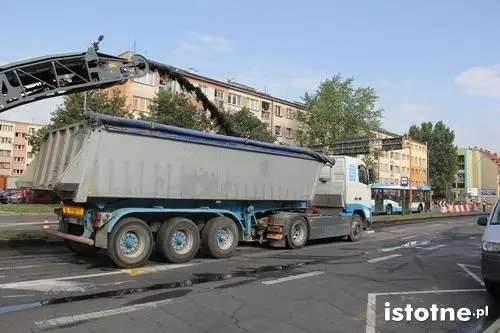 Asfalt z ul. Moniuszki na polepszenie dróg